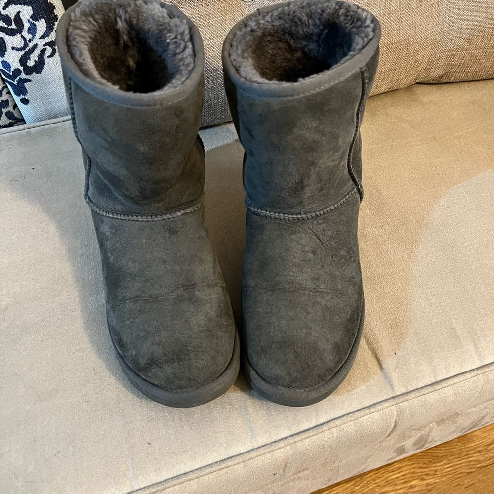 UGG Classic boot in grey size 8. Previously worn.